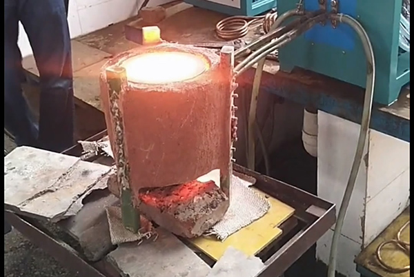 如何操作电加热炉？